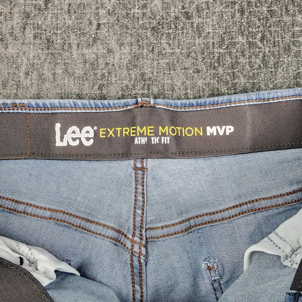 Lee Jeans Denim Mens 33x32 Light Wash Extreme Motion MVP Athletic Fit 102018312 - Picture 10 of 12